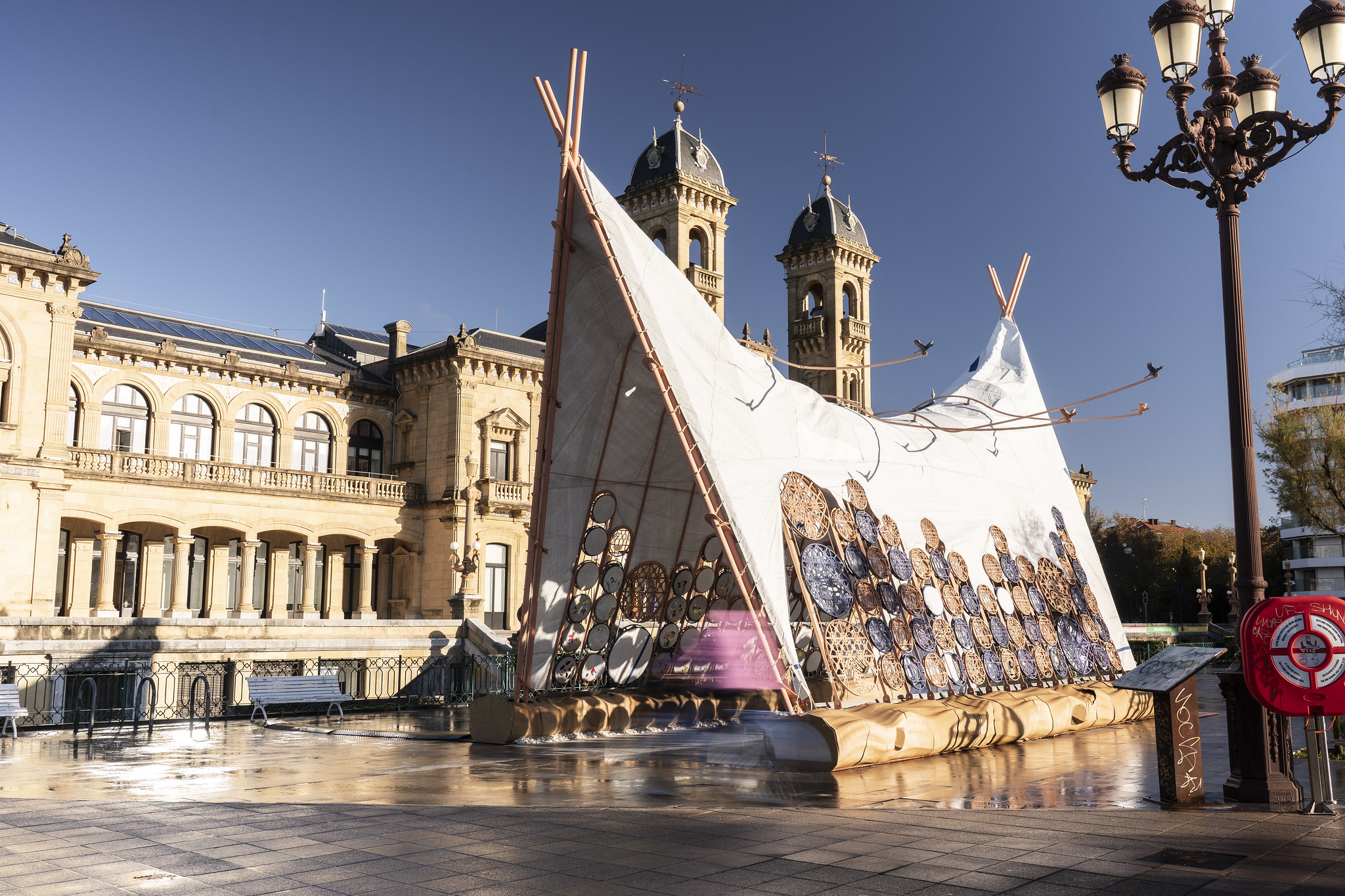 7. 이사스쿤 친치야 아키텍츠의 _가벼움과 고발_ ©Bienal Mugak_